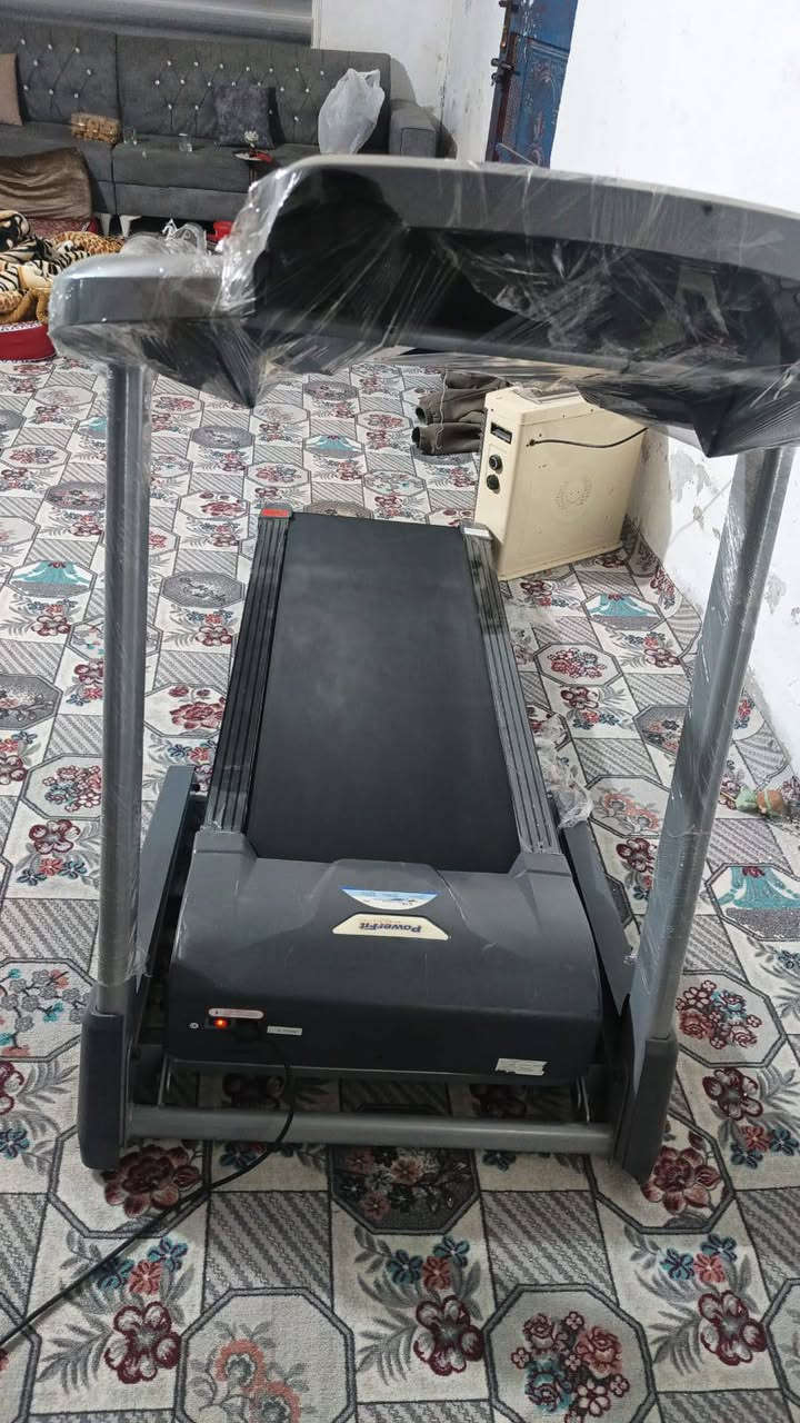 جهاز ركض( جري) امريكي اصلي مامشتغل بس مره وحده فول مواصفات
قياس ضغط
قياس قلب
جبلي 
سماعات يربطن بلوثوث 
عدد كيلو متر 
جي بي اس 
وهواي بي مواصفات 
***********
