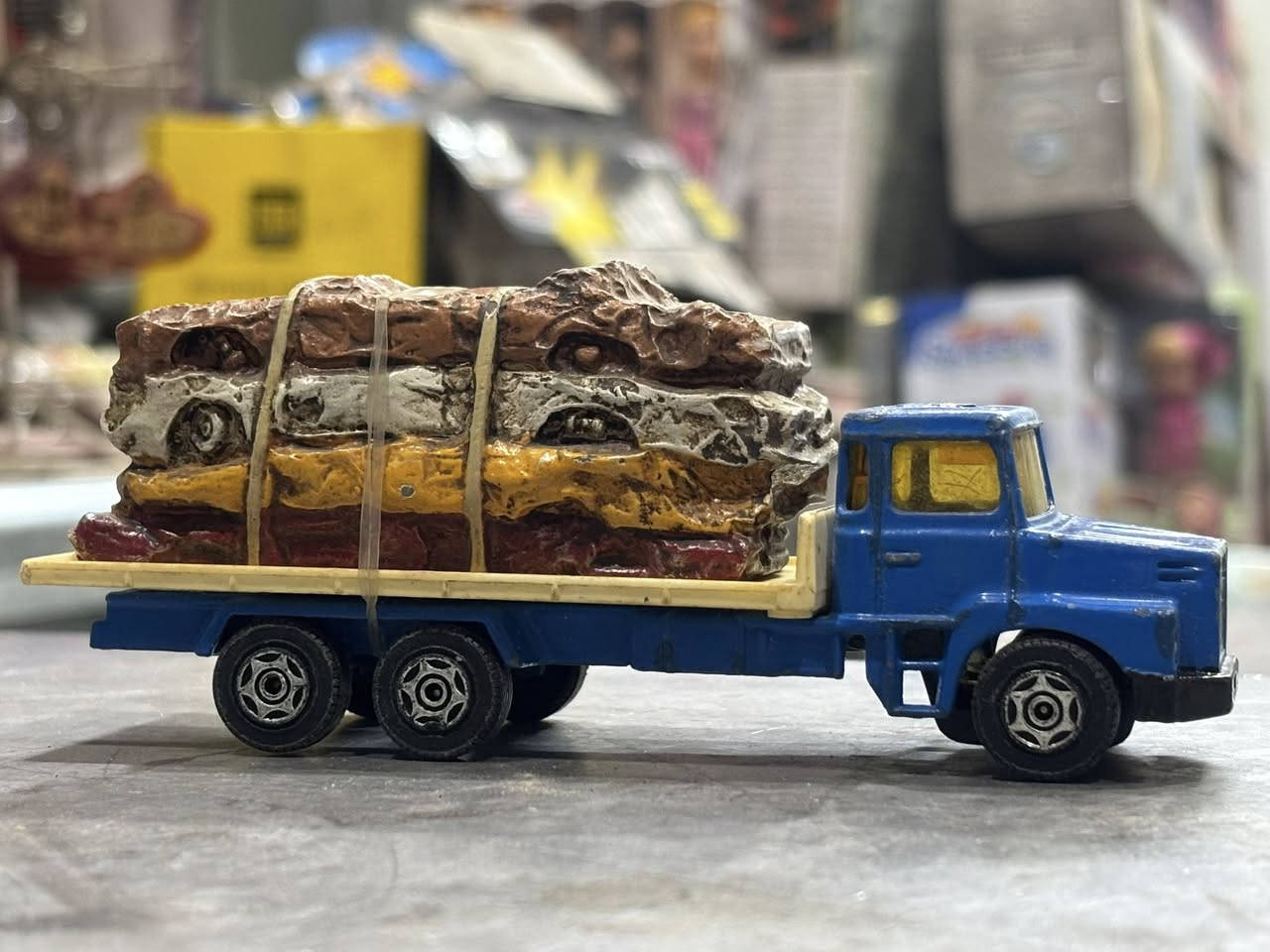 Scania 112

من سيارات الشارع العراقي القديم 😍♥️

حديد بالكامل 
الحجم 1:60
صناعة شركة CORGI JUNIORS 
صُنع في بريطانيا 🇬🇧 

السعر 14 الف ونصف فقط 🔥 

يتوفر توصيل لجميع محافظات العراق 🤩💙

 📍العنوان / شارع فلسطين - خلف المستشفى العالمي 
مكتبة الأمين للحجز و الاستفسار على الرقم او مراسلة الصفحة ***********
#مصغرات #سيارات_مصغرة #بغداد
