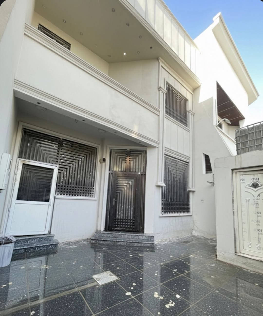 بيت للبيع
طابو زراعي اصولي 
المساحة ١٤٠ متر 
طابقين بناء حديث ٢٠١٩ 
غرفة بالطابق الأرضي 
الطابق الثاني غرفتين 
بناء طابوق البيت كامل 
العنوان التنومة كردلان قرب أسواق ايليا شارع الإمام الرضا (علية السلام ) 
يبعد عن الكورنيش ٧٠٠ متر او اكثر شوية 
يعني بعيد عن الكص 
اي استفسار مراسلة الصفحة او الأتصال على الرقم 
***********
