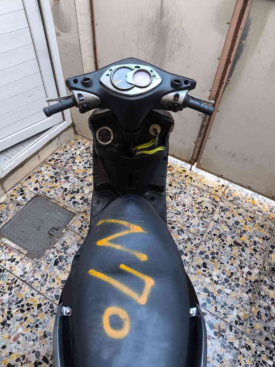 سلام عليكم 
دراجة سكنس فحل رمبه مصار سبوعين من نازله 
دراجة بوشه 58 بلاد ما مفتوحه كلجات رياضي 
سلف رياضي دراجه خير من الله شلعه ومعدل شك الكاع  دراجه مكفوله كفاله عامه من محرك وكفرات بيها زوج تايرات جدد بيها عيون اشاير تخبل مثل ما واضح بل فيديو دراجه نضيفه وخير من الله سعرها مليون و75 وبيها مجال للطيبين مكاني بغداد الشعب *********** متواجد واتساب  وماسنجر
