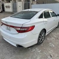 ازيرا 2015 امريكي حادثهه جاملق وباب خلفي جهة اليسار سيارة جديدة ب107مك...