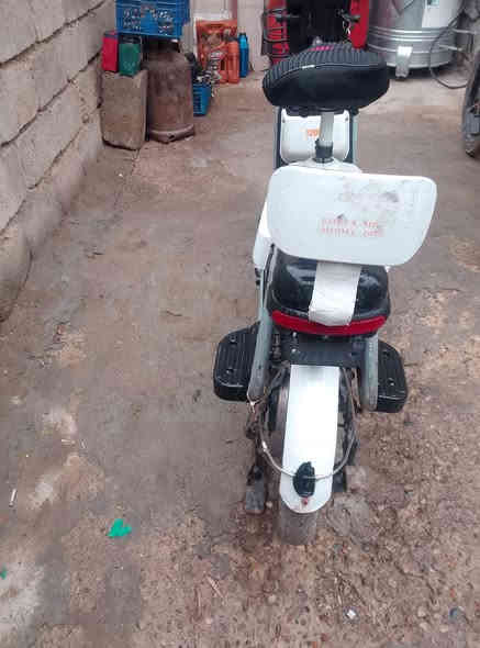 السلام عليكم بايسكل شحن للبيع موديل 2025 نقص شاشة فقط السعر ب 200 وبي مجال الدراجة كاملة شغالة ***********
