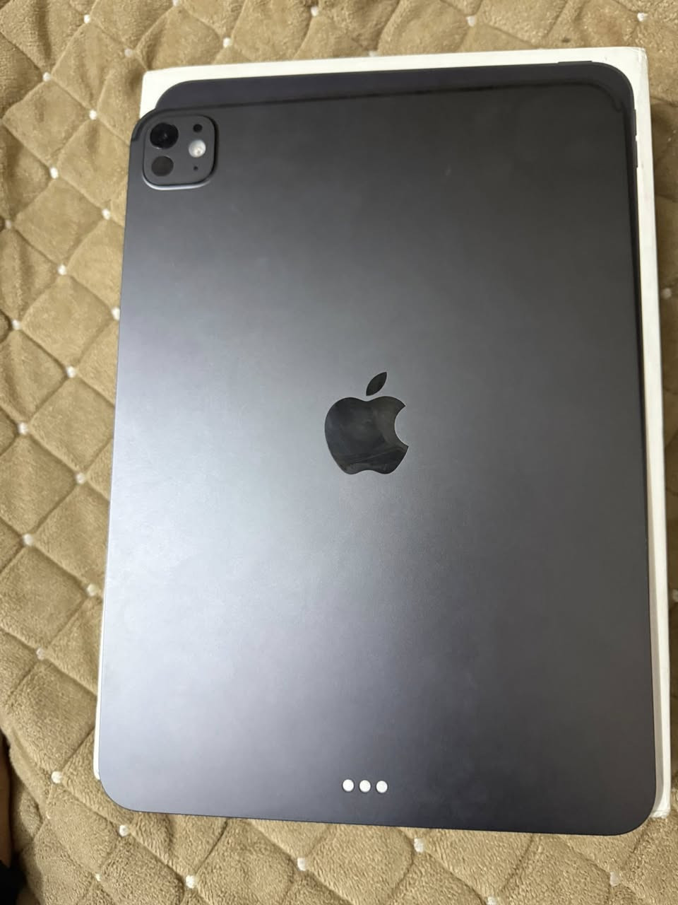 السلام عليكم اخوان عندي M5 مستخدم شهر نضافه الجهاز ١٠٠/١٠٠ بطارية ٩٩/١٠٠ يعر
‏ذاكرته 256
الجهاز مليون واربعمئه (١٤٠٠) مكاني بغداد مدينة الصدر 
للستفسار ***********
