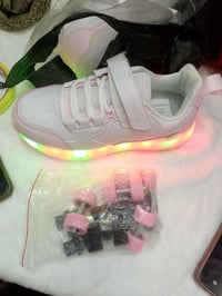 حذاء • مقاس ٣٦ • توصيل