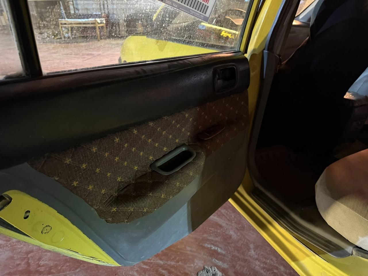 السلام عليكم
الي يدور تكسي وسعره مناسب هاي تفيده نضيفه ومال شغل 

للبيع متسوبيشي لانسر موديل 2010 رقم بغداد  هيئة مصفره خطه جوال

محرك1600 كير عادي بلاد جاهزه بدون ضرر لا لغد لا شاصي لا ايرباك

دواخله نضيفه 

 تدفئه كله شغال  

سعره63  

مكان سياره ديالى بعقوبه كنعان  

الاستفسار اتصال***********
