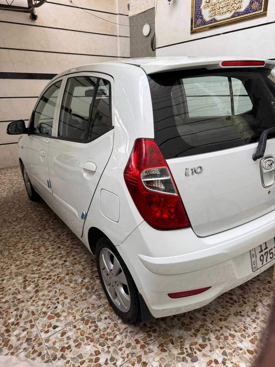 السلام عليكم عندي i10موديل 2014 
ماشية ٨٢ 
كير اوتماتيك ومحرك ٤ سلندر وجام كهرباء ويل كب اشاير بالمري  وشاشة وكامرة
بيها صبغ بيبان ثنين بدون دواخل 
رايدها 79وبيها مجال بسيط 
الاستفسار ***********
