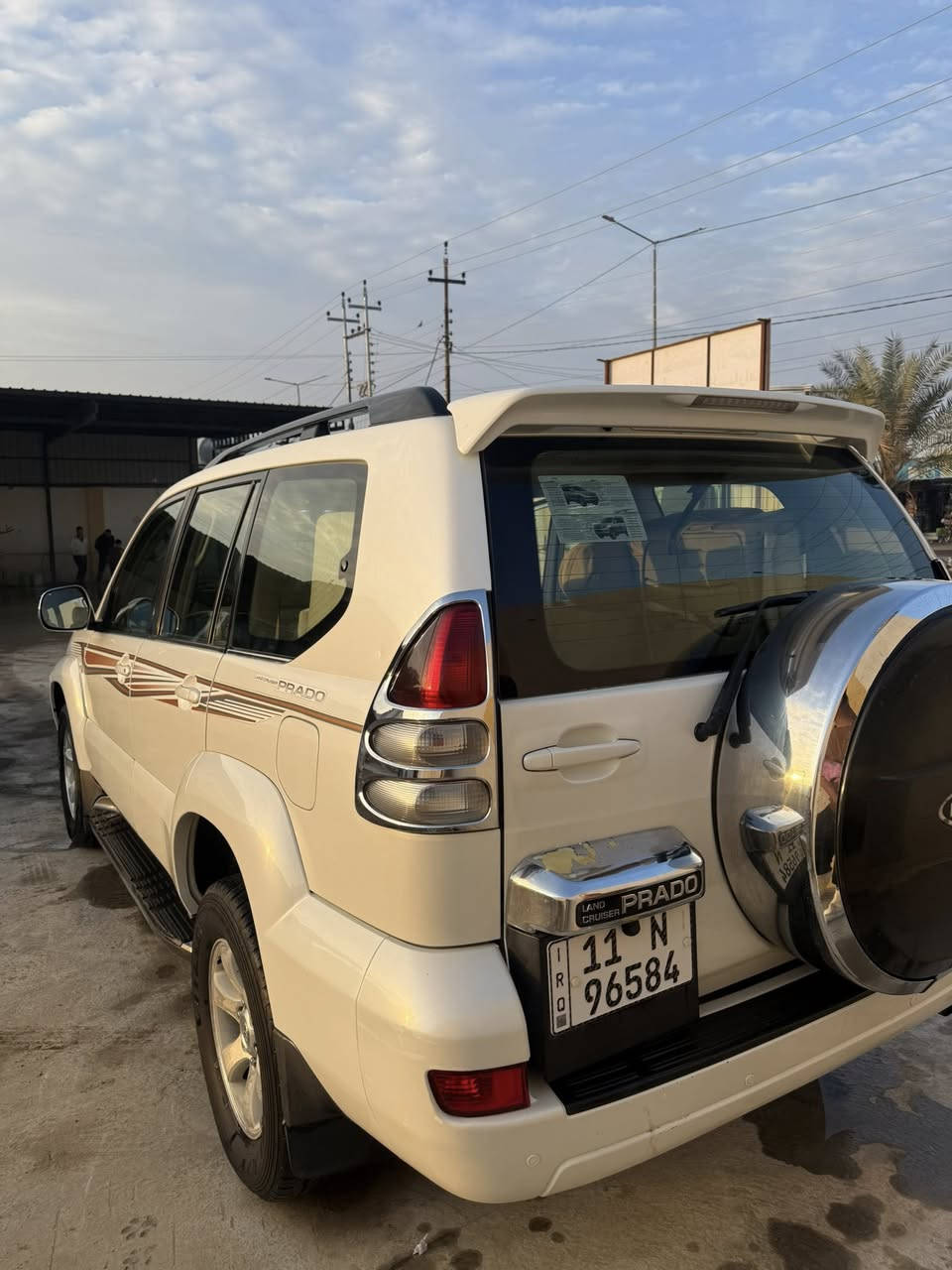 لاند كروز برادو 2009
▪️ 6 سلندر
▪️ رقم بغداد دولي
▪️ فول مواصفات
▪️ تخم  تايرات جديدة
▪️ مكفولة كفالة عامة
▪️ الملاحظة الوحيدة: نص باب السايق بيه صبغ فقط
▪️ السعر: 205 وبيها مجال
📞 رقم الاتصال:***********
