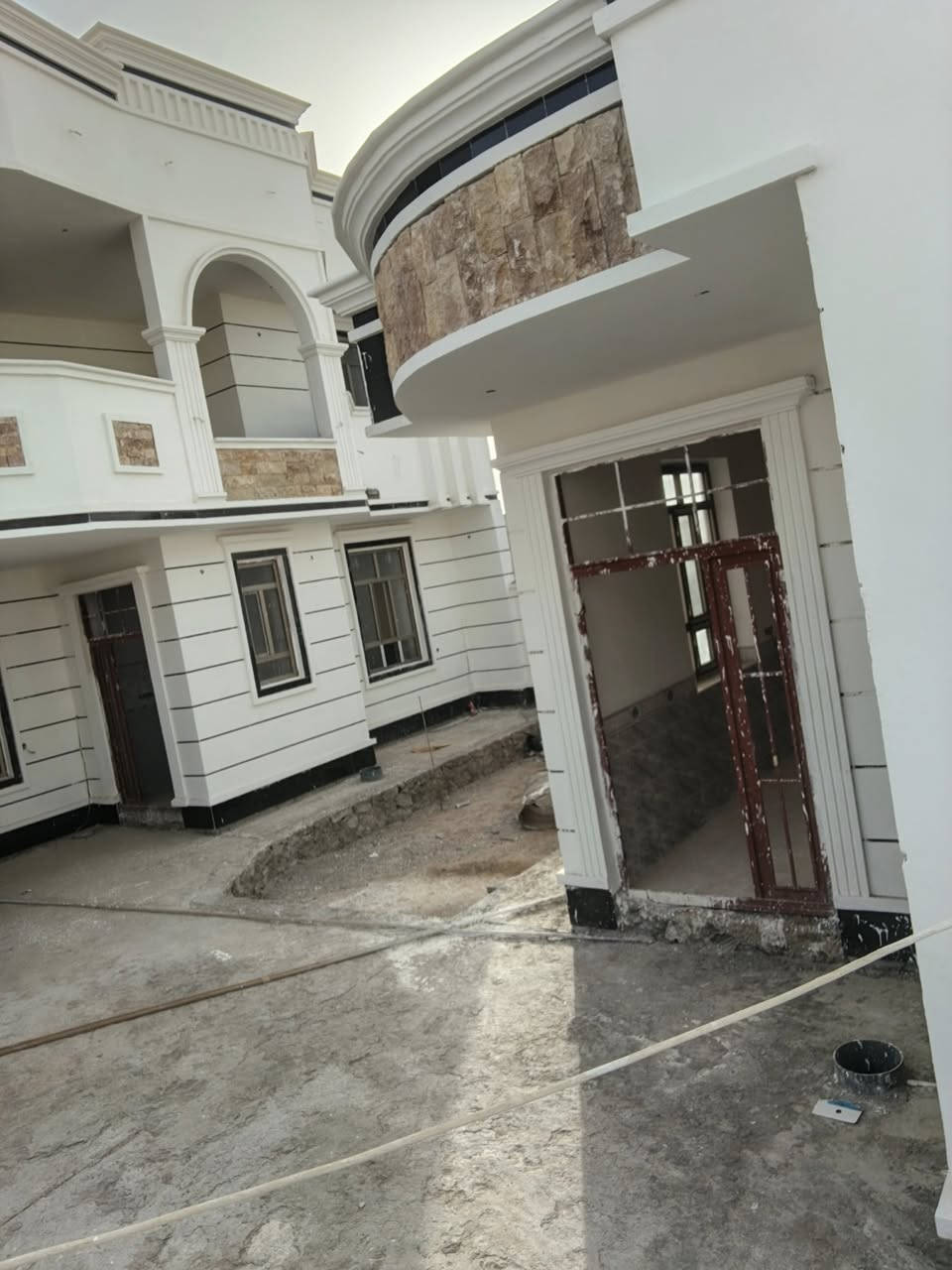تم وعلى بركه الله اكتمال واجه ابو جاسم في هيت معموره  بيت  درجه اوله تسليم مفتاح هاتف ***********@إشاره
