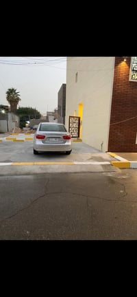 شقة طابق اول مساحة الشقة 110 تتكون من غرفتين نوم وصاله ومطبخ وحمام وبل...