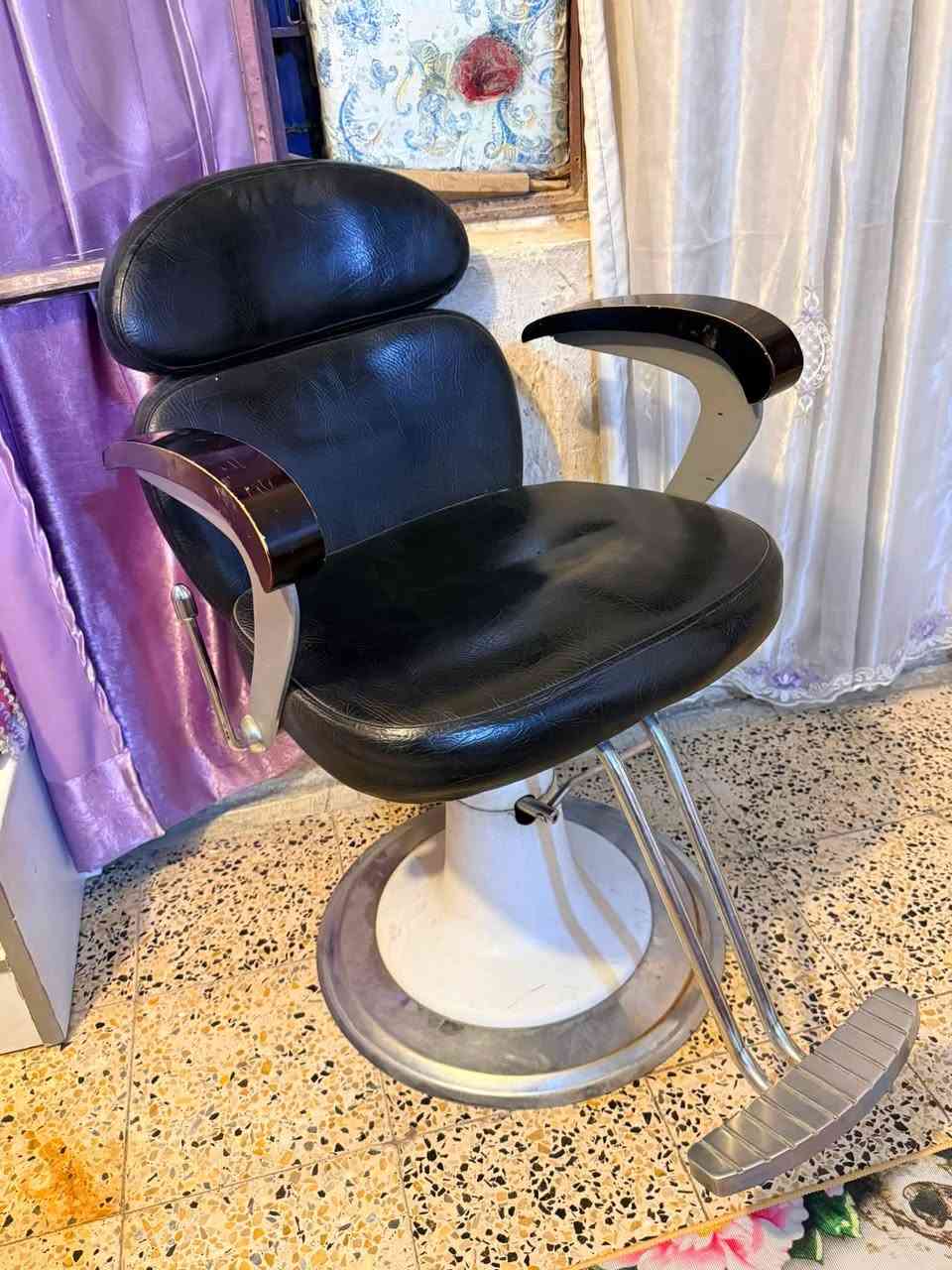 عارضه سعره 130 شغاله علفحص
كرسي حلاقه ب100 
هـ***********
