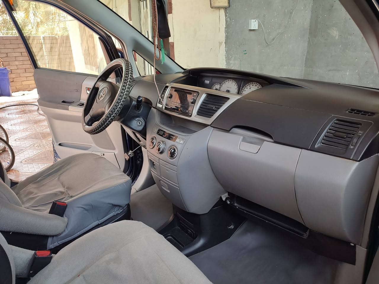 السلام عليكم اخوتي عندي نوها معلايه السعر ٦٥ وبيه مجال رقم بصره تبريد تدفئه كله شغاله حداديه جيده تخم تاير  مكاني البصره المدينه ***********
