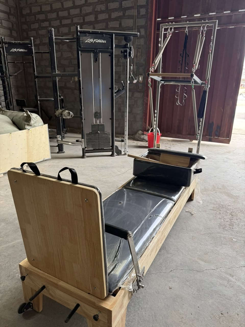 السلام عليكم يتوفر جهاز بيلاتس جديد للبيع 
الاتصال: ***********
