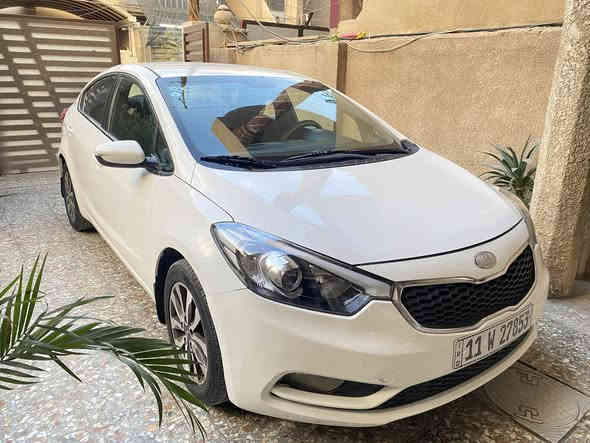 سيراتو ٢٠١٤ خليجي
محرك ١٦٠٠ 
ابيض نص مواصفات تحكم  ستيرن وكامرة  وحساسات خلفيه و شاشة كبيرة 
   بيها هلال الجاملغ الخلفي القوس اسفل قبغ البانزين صبغ ...وبيه بارد بين باب الصدر والخلفه وبيه   ....
 ....السيارة رقم بغداد مكانها الكرخ 
السعر ١٢٢$ وبيها مجال. 
الاتصال ***********
