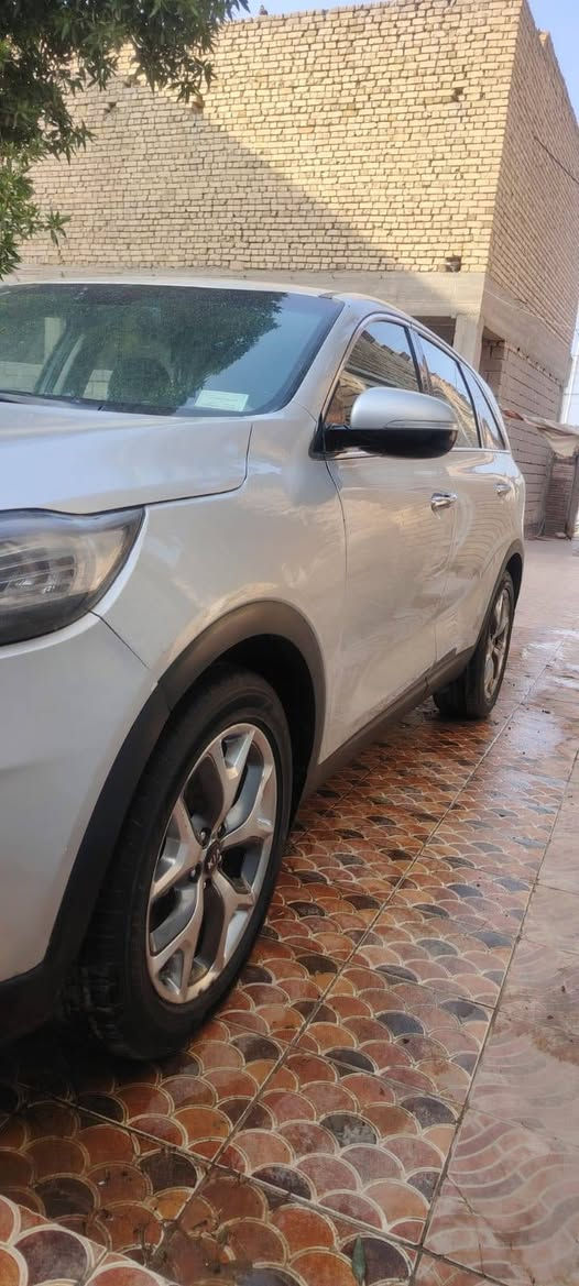 السلام عليكم  سيارة  سورنتو مديل2019وارد أمريكي  حادثه بونيد وجملغ لبونيد نفسه ول جاملغ مبدل ولباقي مكفول بدون دواخل سياره حلوه وجاهزه حداديه جديده تخم تاير  السعر 190وبيه مجال انا مكلف بل نشر هاذه رقم صاحب السياره للستفسار اكثر تقال عل رقم ***********
