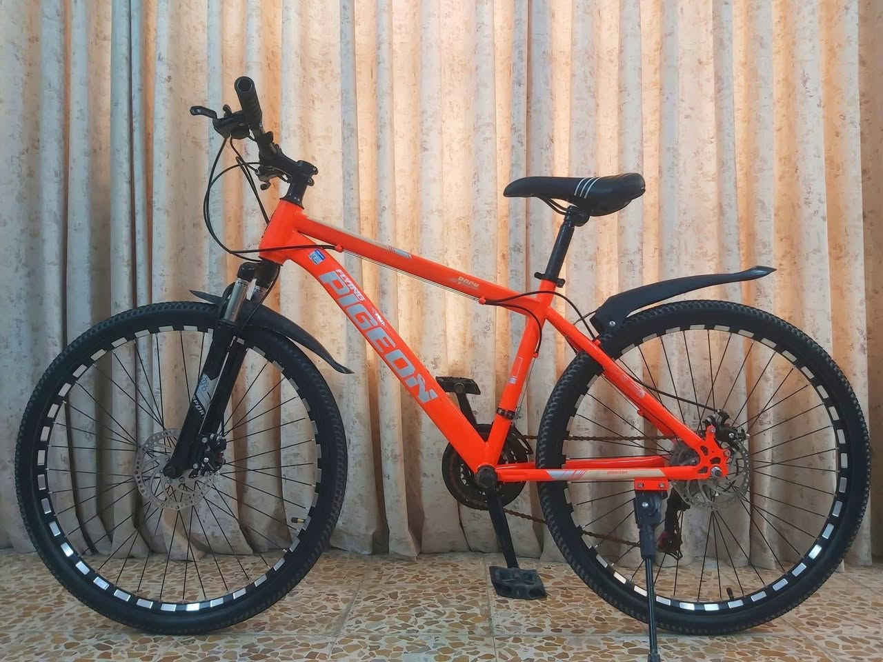 بايسكل نوع جبلي PIGEON جاهز من كلشي بدون اي نقص يتحمل اوزان ثقيلة نظافة 97/% 

السعر 100الف وبي مجال 

((العنوان/بغداد/البلديات)) رقم الهاتف ***********
