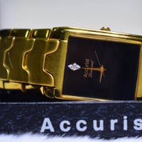 ✨ ساعة Accurist الأصلية ✨ 🖤 تصميم مستطيل أنيق بلون ذهبي فاخر مرصعة بحج...