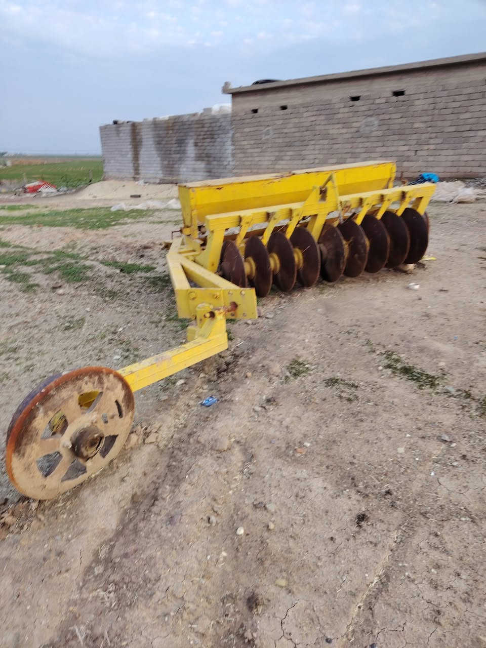 السلام عليكم
يوجد دسك للبيع عدد صاج 9 
العنوان بلاوات قرب الحمدانيه 
للتواصل ***********
