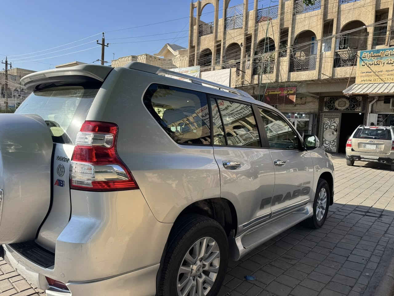 السلام عليكم برادو موديل 2016 VXR اعلى مواصفات فول خليجي رقم أربيل تحويل مباشر ماشيه ١٢٨ الف السيارة جاهزة وجديدة بيها صبغ ٣ قطع اثر شخوط بدون دواخل شرط السعر ٢٧٥ ورقة مجال بسيط مكاني بغداد البنوك شارع الكنيسة للاستفسار *********** ابو مصطفى السونار مرفق مع الاعلان
