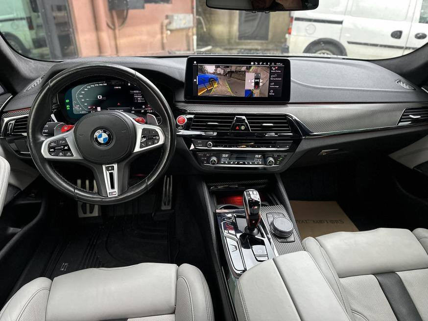 السيارة للبيع من جورجيا تبليسي العاصمة الجورجية
الدخول على العراق عن الطريق السياحية 
 بي ام دبليو M5 4.4 موديل 2021
المسافة المقطوعة 39الف
المعروضة بالسعر 237ورقة 

 نوع الهيكل: سيدان، الحالة: جيدة، نوع المحرك: بنزين، القوة: 625 حصان، سعة المحرك: 4.4 لتر، الدفع: رباعي، عدد الأبواب: 4/5، عدد المقاعد: 4-5

فتحة سقف، ناقل الحركة: أوتوماتيكي، عجلة القيادة: يسار، نظام هيدروليكي، نظام منع انغلاق المكابح (ABS)، نظام التحكم الإلكتروني بالثبات (ESP)، عدد الوسائد الهوائية: أكثر من 6، قفل مركزي، نظام إنذار، مانع تشغيل المحرك، نوافذ كهربائية، مقاعد جلدية، مقاعد مدفأة، مكيف هواء، نظام تحكم مناخي ثنائي المناطق، الخامة: جلد، اللون: رمادي، مساعد ركن السيارة، نظام ملاحة، كمبيوتر رحلات، مثبت سرعة، عجلات معدنية، عدد الأسطوانات: 8، كاميرا خلفية


**إذا كنت صاحب هذا الإعلان وتريد حذفه لأي سبب، رجاءا أرسل رسالة إلى الدعم الفني**