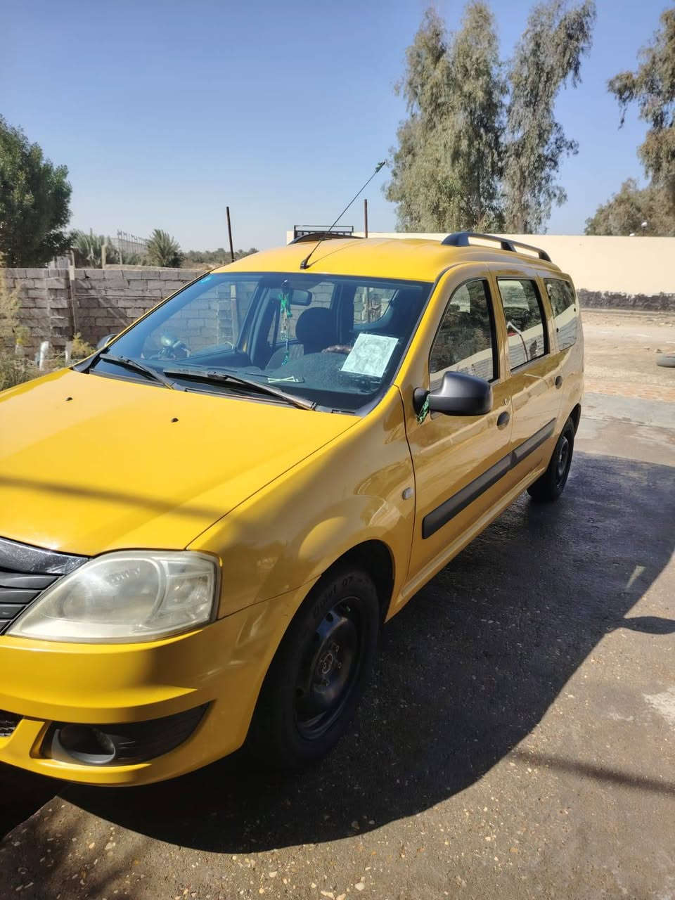 السلام عليكم. رينو ٧راكب البيع. مديل 2013.رقم دولي. بغداد. ابسم. صاحبه مباشر. مكينه وكير جديد. كهربائيات تبريد كله شغاله تخم تايرات جديد. حداديه جديده سياره مكفوله باستثناء  الجوملغ المامي مصبوغ مكان السياره ديوانيه قضاء شنافيه. السعر 70 وبيه مجال   ملاحضه اني مكلف بنشر  ماجاوب ع تعليق   ستفسار كثر هاذه رقم صاحبه السياره ***********
