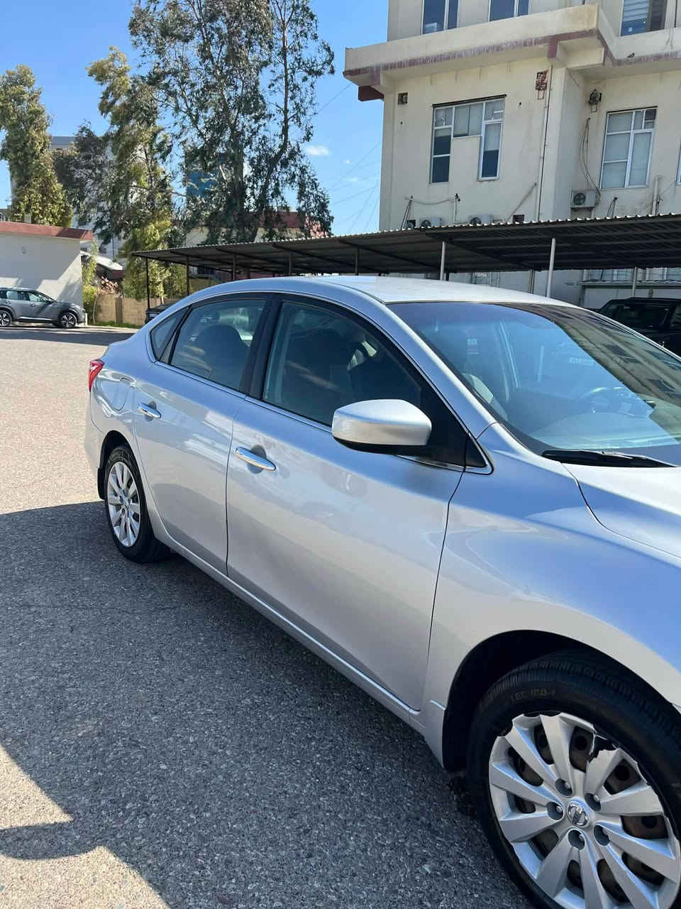 نيسان سينترا 2017
‏Nissan Sentra ‎
‎‏SV
‎الموديل 2017
‎لون سلفر 🩶
‎حادثهه  فقط الجاملغ خلفيه بدون دواخل بدون شواصي واتعديل 
‎المواصفات.. 
‎▪️نضام. ايكو عادي سبورت.                                            ◾️ليد داخلي و الخارجي مع ترحيب
‎◾️الخلفي كامرات 
‎◾️كشنات شامو 
‎▪️تشغيل عن بعد 
‎▪️توقف ذاتي مانع الاصدام 
‎▪️قياده أليه مع المسار
‎▪️نظام تبريد متفرق DUAL 
‎ ▪️عدد السلندرات: 4 سلندر 2.0
‎▪️دواخل اسود + 
‎ ▪️رادارات ( أمامي * جانبي * خلفي)
‎ ▪️الأبواب: بصمه  مفتاح ذكي 
‎▪️تحكم ستيرن فول 
‎▪️شاشه كبيره 
‎▪️ويل كروم  ١٨
‎▪️ أشاير بلمري
‎▪️ استيرن رادار عند خط شارع   
‎▪️شاشة عطلات
‎▪️لايت LED                                      سعر. :١٠٥ورقه السياره شمالي 
باسمي اي استفسار هذا رقمي *********** أربيل, العراق
