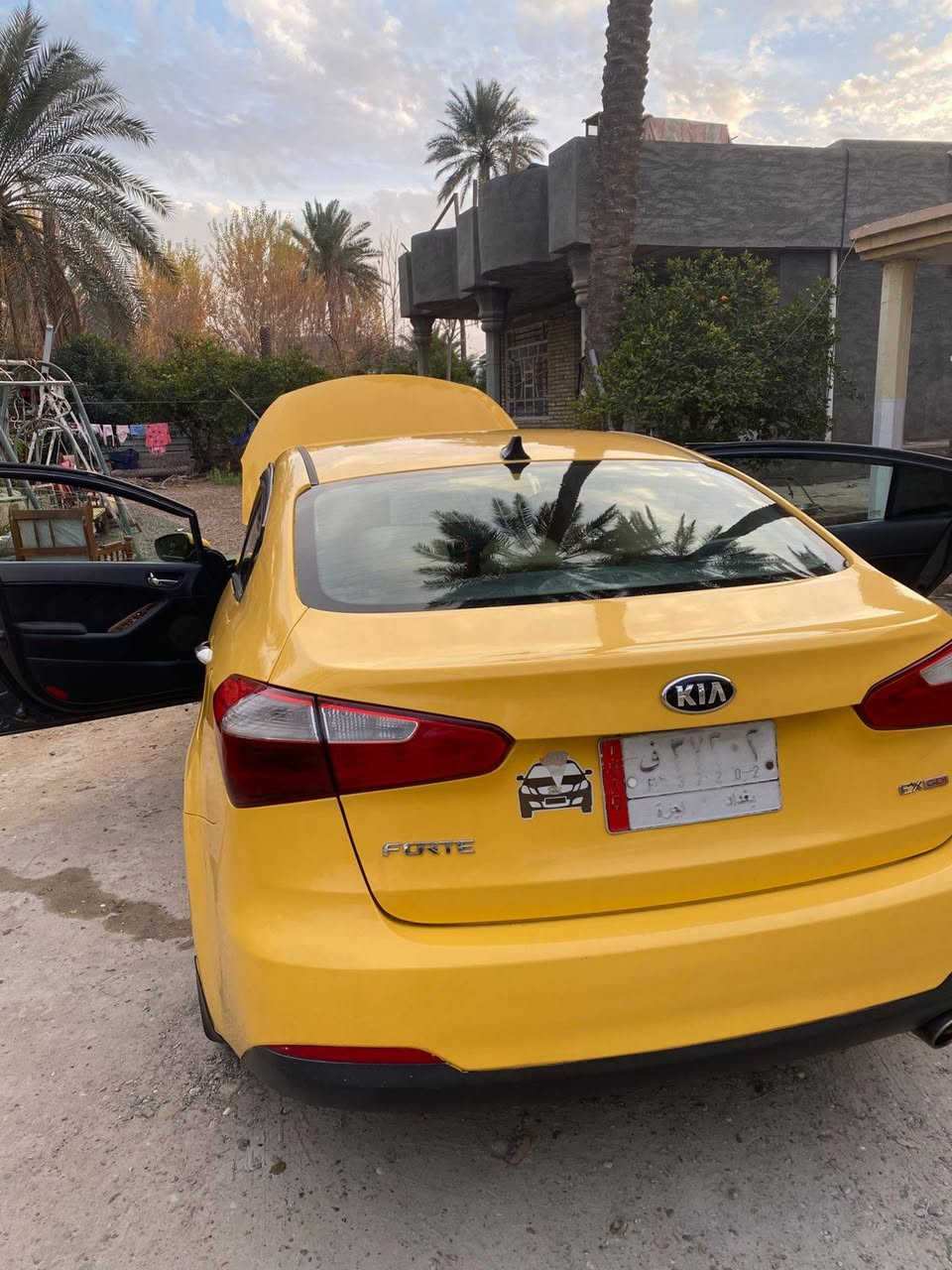 سلام عليكم للبيع فورتي ٢٠١٥ ورارد كندي محرك ١٨٠٠ جي دي اي  السعر ١٠٥ بيها مجال***********
