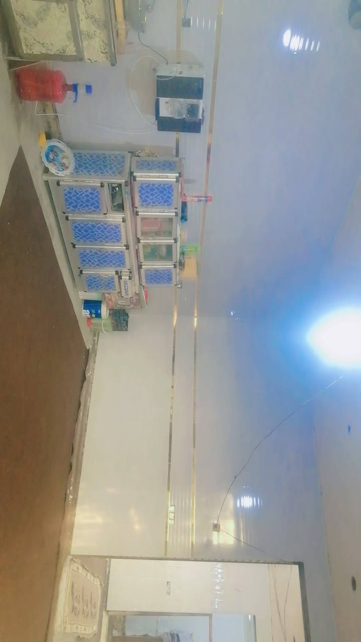 بيت للبيع 300متر بناء حديث غرفه عدد 2هول مطبخ استقبال صحيات خارجيه وداخليه عنوان البيت بابل طفيل ال خماس للاستفسار الاتصال على الرقم ***********
