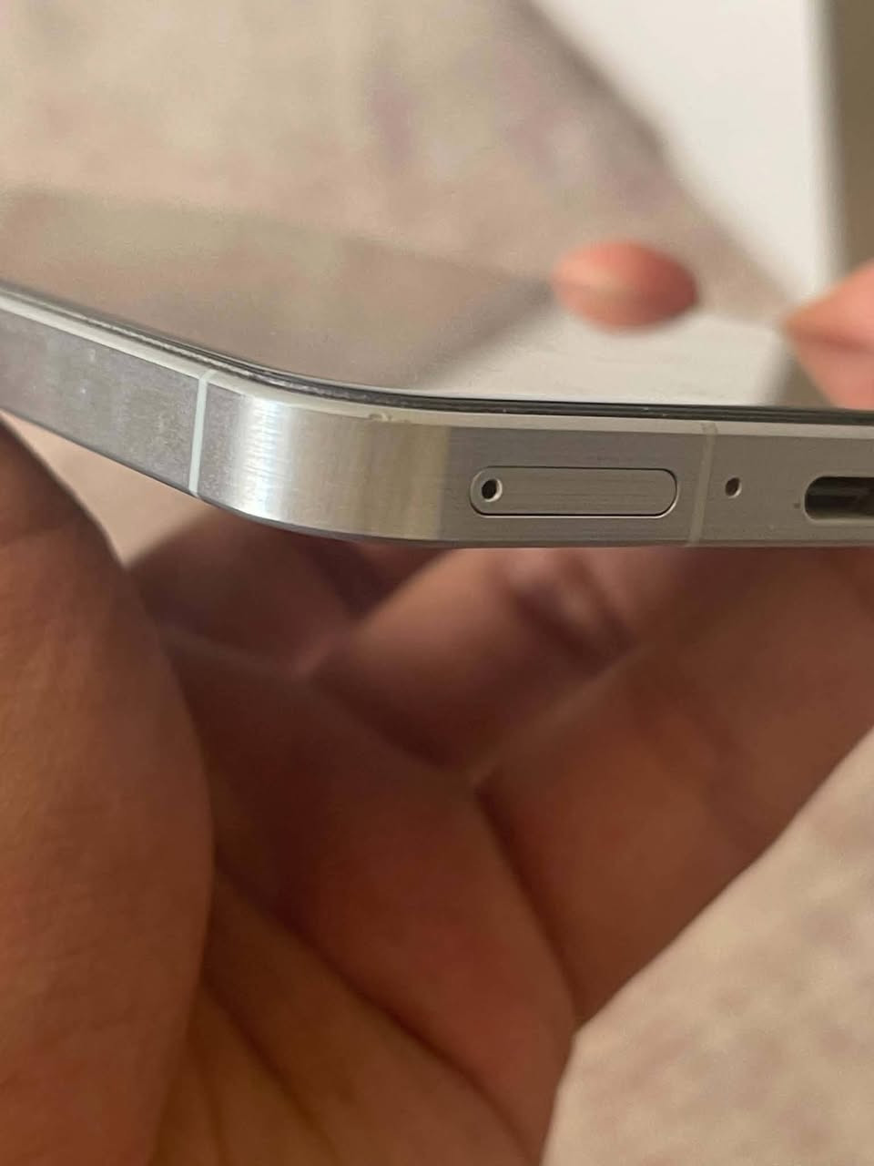 سلام عليكم جهاز samsung a56 256 ram8 جهاز نضافه 99% بي شخطخه بسبب الكفر كما موضح بوحده من الصور مكاني شارع القد السعر 525و بي مجال للشراي للتواصل *********** 
موجود واتساب
