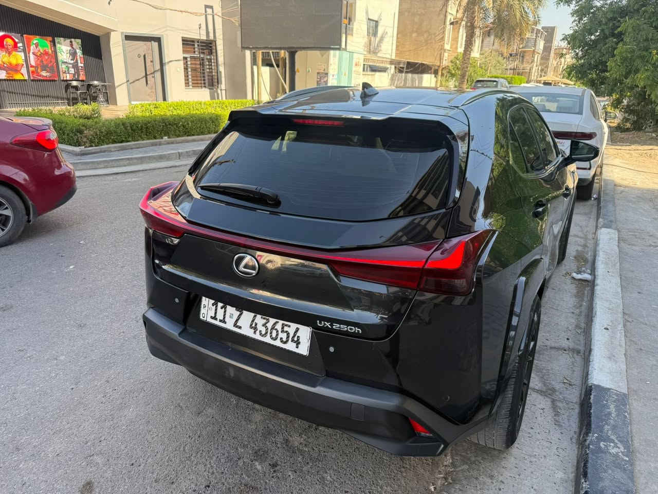 لكزس ux250h موديل 2023 هايبرد رقم بغداد
فول مواصفات رادار امامي وخلفي.داخل ابيض .
كشنات كهرباء تدفئه تبريد . فتحه .هواي مواصفات بيه بعد
سياره جديده مابيه كل نقص صدر جديد تخم تاير جديد
ماشيه 40 كيلو.. ضرر بنيد فقط وبارد بل جاملغ خلفي 
بدون ايرباك سياره نظيفه كلش بحالة زيرو 
العنوان المنصور الداودي *********** 
السعر 20 الف يعني شدتين  رقم بغداد بأسمي
