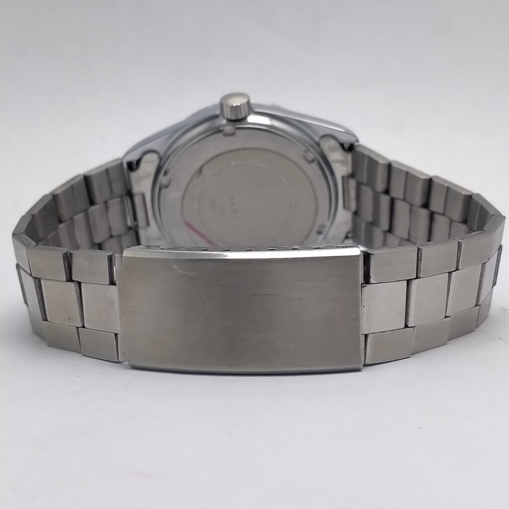 ساعة (Daljl Crystal) دليل كرستال نصب تكويك سويسري أصلي تاريخ الصنع في عام 1970 وتعتبر من النوادر فنتج                توجد في وسط المينا بوصلة كدليل على أتجاه القبله الشريفه قطر الساعة 35 -38 ملم
الهيكل مصنوع من الفولاذ 
المقاوم للصدأ 
السير من الستانلس إستيل 
17 حجر  نسبة النظافة ‎%‎99
وقت مضبوط جدااااااااً جداً
السعر 125 شامل التوصيل 
للمهتم خاص ***********
المكان كركوك يوجد توصيل
