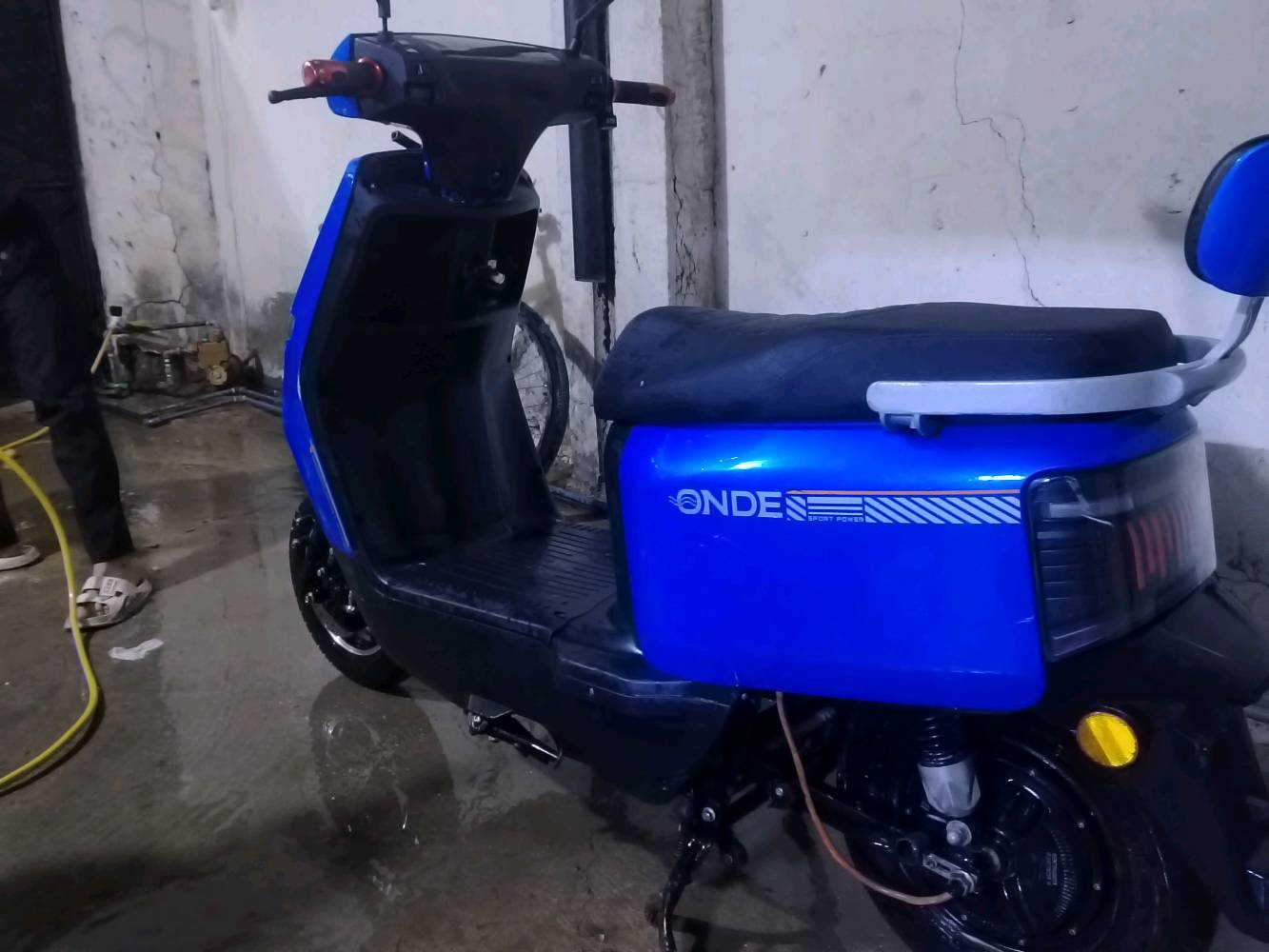 دراجة شحن للبيع كلشي مكفول بيها فقط بطاريه هابطه يعني دراجه بدون بطاريات
تاير أمامي جديد
تاير خلفي جديد
سكليتر جديد
هورن شغال
دكسات خلفيه جديده
اشاير شغاله
بك شغال
لايت عالي ناصي شغال
.. سعره ٣٥٠ وبي مجال
***********