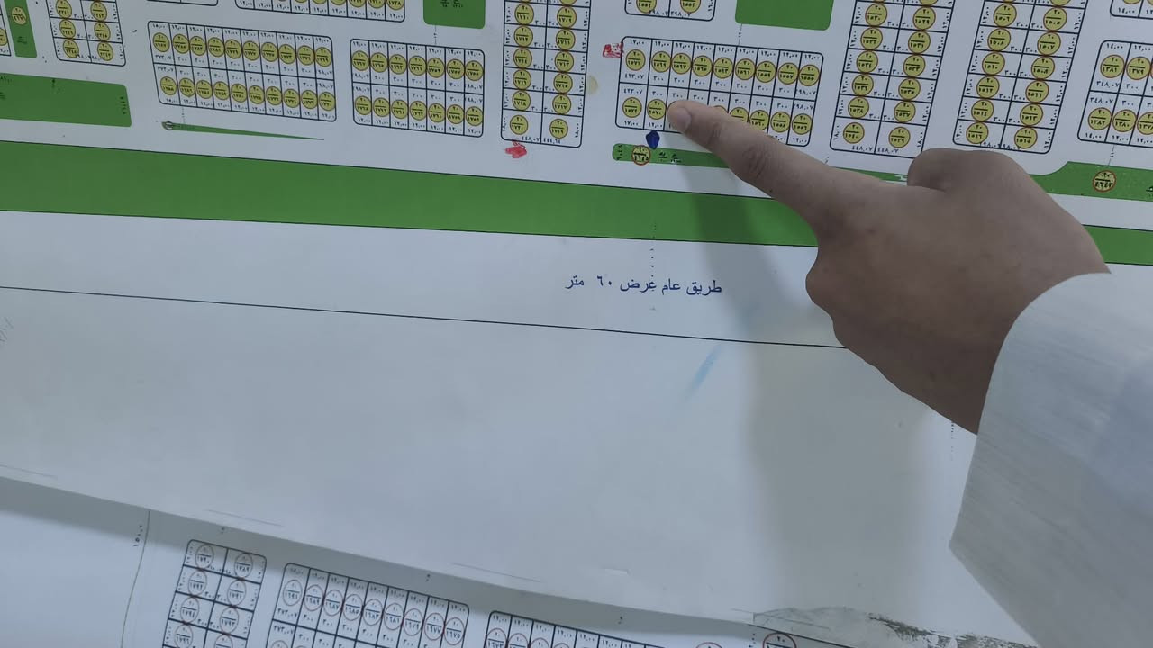 سلام عليكم يوجد قطعه في مقاطعه ٢٠
على شارع ٦٠ متر 
سند فتح بيان القطعه 
القطعه قريبه عل شارع حيل
السعر ١٧ وبي مجال للشراي ويتدلل
اتصل ***********
***********

