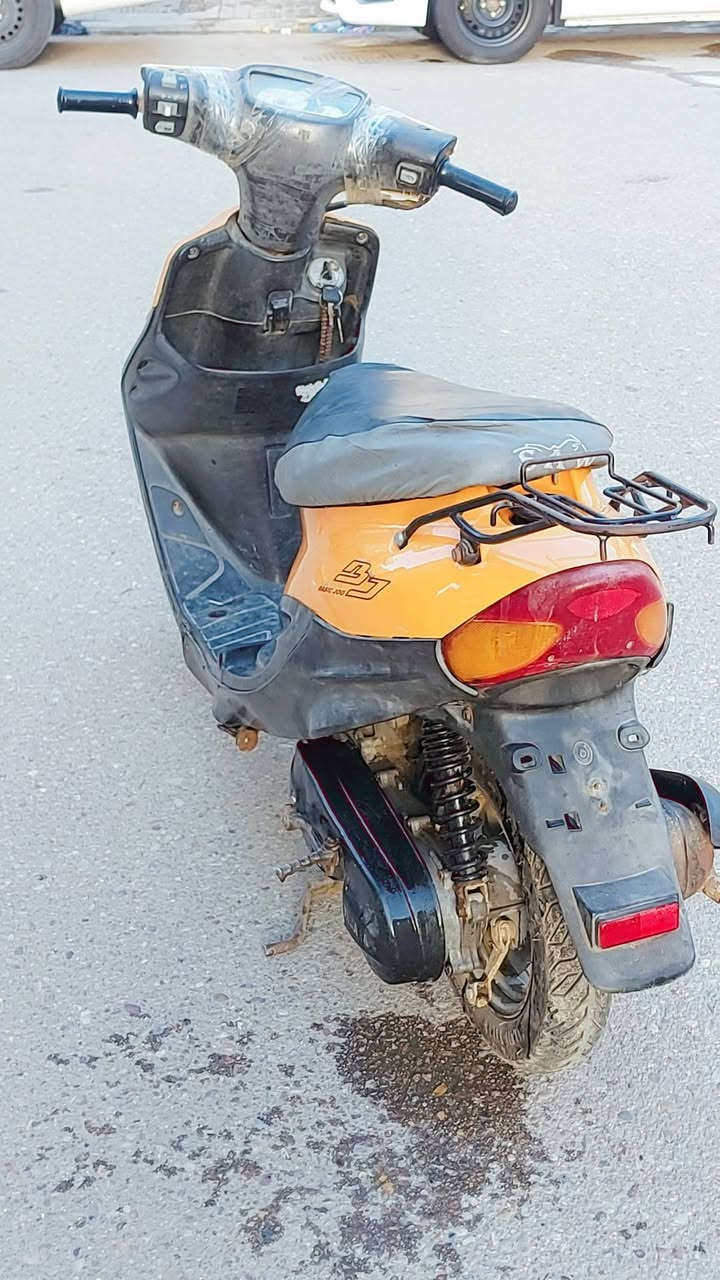 سلام عليكم درجة 9 زروف مجفتة مرة وحدة دراجة حلوة ونضيفه وبيهه شلعة حلوة رايدهه ب 300 وبيهه مجال للشراي متواجد عل رقم فقط ***********
