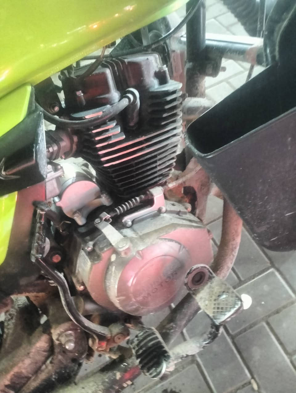 سلام عليكم دراجه شاينك كلك كدامك مثل ما بوضح بصوره كهربايات سلف شغال دراجه خير من الله شوفت عينك (تره مالي خلك اغسل الدراجه) السعر 750 وبيه مجال (***********)
