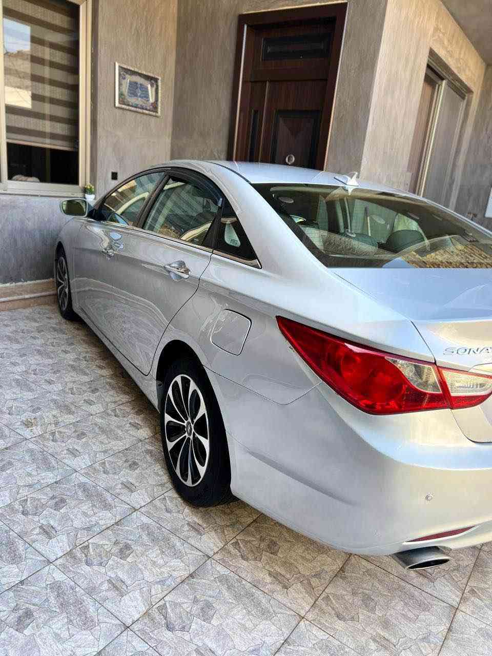 السلام عليكم للبيع فقط

سوناتا 2013امريكي فول عدا الفتحه 

بصمه 

شاشه 

تحكم ستيرن 

شفتات 

كشن كهرباء وتدفئه 

يدات نيكل 

كشن جلد 

ماشيه 170ميل

محرك لاتنقيص لاتبخير لا حماوه وعليه ادامه كامله من كلشي  

رقم بغداد سنويه سقطت بشهر التاسع وهاي تنزلك من السعر 

السياره ضررهه قبق جنطه وجاملغ خلفي (الجاملغ مصلح نفسه)

وبلعراق بيهه بارد بل باب الخلفي والباب الامامي نطخ بستوته وبدلته والاصلي لسه عندي ودحجه مالته تافه كلش وبدلته حداديه جديده بدلتهه حته المتعبان بدلته بس الدرايمات مال بدلتهن وهذني هم انزلهن من سعرهه 

سياره مكانهه بابل 

سعرهه 110وبي مجال 

ممتواجد فقط اتصال *********** حلة, بابل
