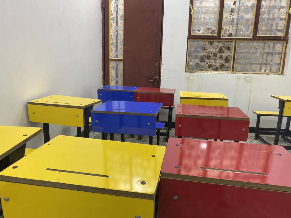 السلام عليكم
تجهيزات معهد للبيع 

رحلات ( مقعد واحد ) العدد 20 قطعة 

مكتب + كرسي مكتبي 

4 كراسي بلاستك قوية 

سبورتين ( وجهين ) مستخدم فقط وجه واحد 

مبردة صغيرة

بحالة ممتازة 

للتواصل : ***********
وعلى الخاص ايضًا
