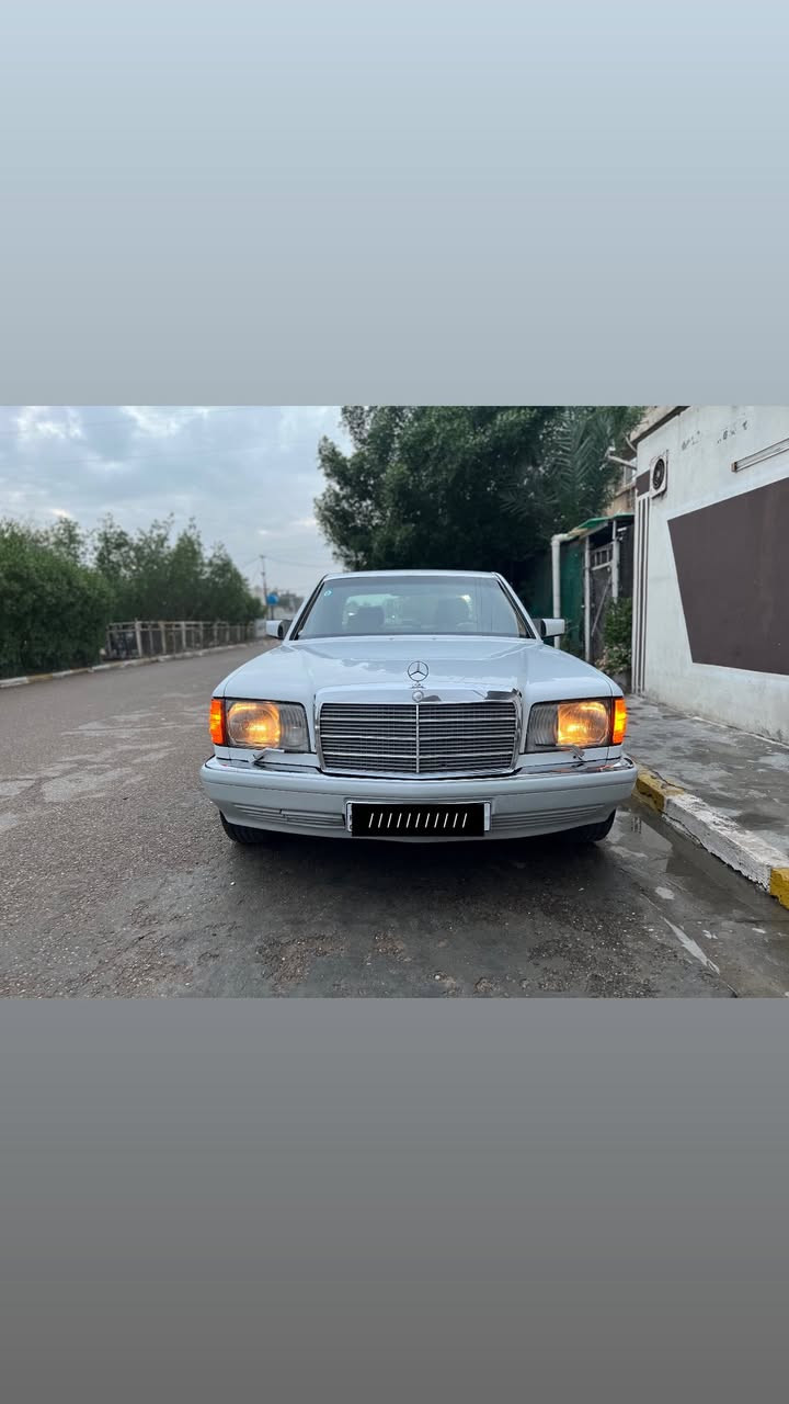 سلام عليكم 
مارسيدس 300SE رئاسي 
موديل 1991 أصل
بدون ضربة وحادث (بلادية) 
محرك 6 سلندر 
تبريد+تدفئة عل فحص شغال 100% 
كهربائيات كلها شغالة 
كير + محرك مكفولات (بلاديات) 
حدادية صدر السيارة مكفول من كلشي كله جديد وأصلي 
كشنات نفخ كهربائيات + ستيرن كهرباء 
تخم تاير جديد وأصلي
سلايت جام طگتين 
الغرفة اللون عسلي والبلادية مال شركة 
ملاحضة السيارة كلها بلادية اي شي تبديل مابيها 
السيارة كلشي متصرف عليها من الداخل والخارج 
سنوية بأسمي ثاني يوم تحويل 
رقم بغداد جديد + هزة جديدة 
مكان السيارة بغداد الحبيبية 
للأستفسار والسعر ***********
