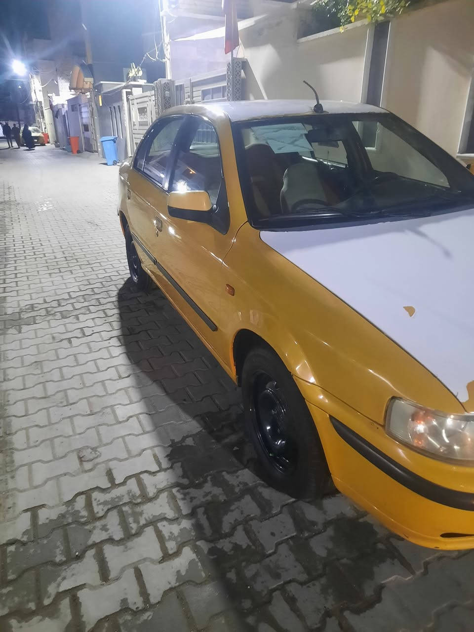 سلام عليكم عيوني سمند موديل 12بغداد باسمي هيئة مصفرة محرك كير تدفئة تبريد كهربائيات كلها شغاله حدادية نص عمر بيها صبغ باب ونص جاملغ امامي 31وبيها مجال للطيبين اتصال على رقم ***********عنوان بغداد
