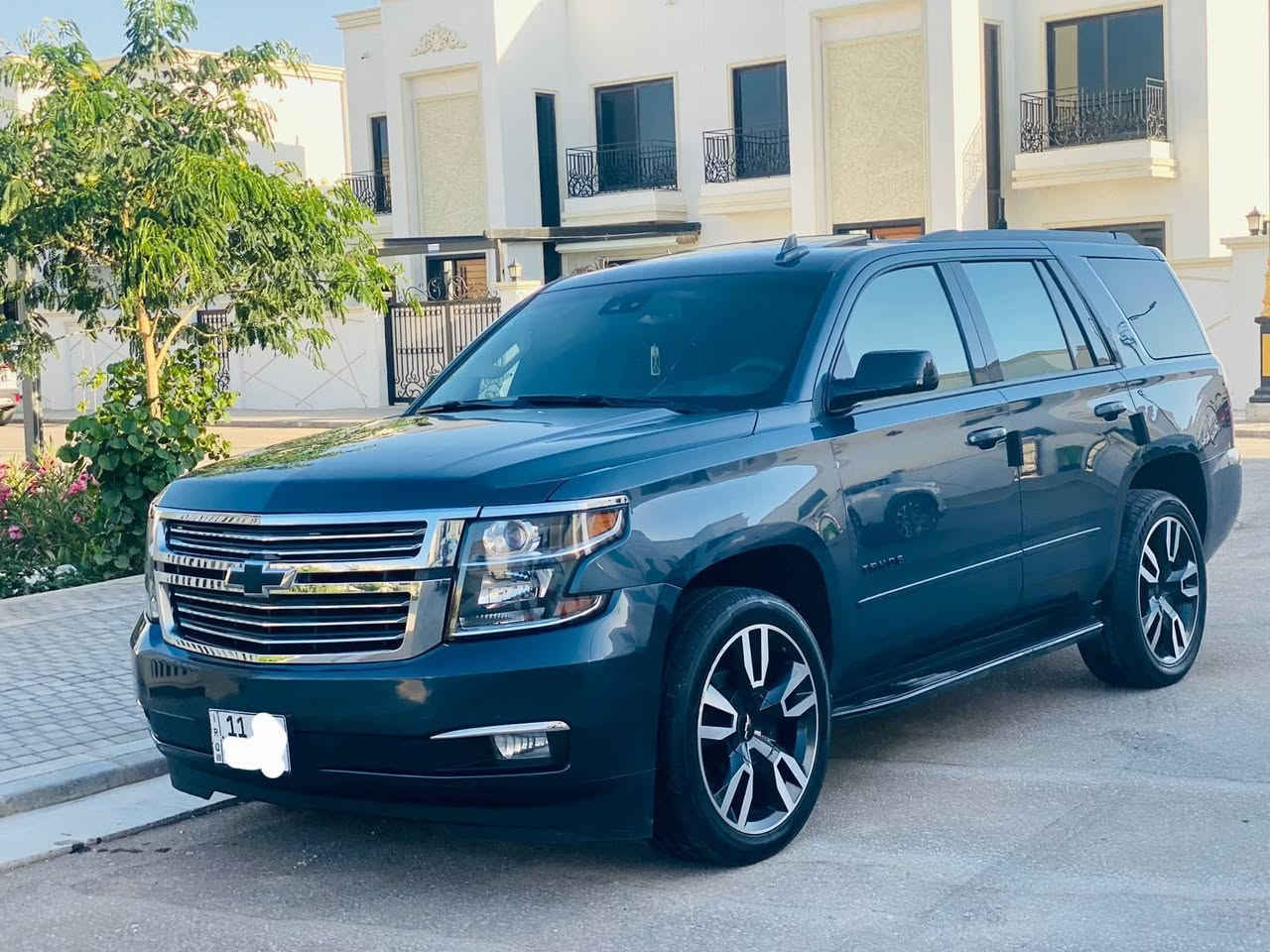 السلام عليكم للبيع تاهو فئة RST بريمير موديل2020 وارد امريكي سونار مرفق بالمنشور ممشة السيارة (65) ميل فول مواصفات واحد على واحد اعلى فئة بالتاهو 
فول رادار +فول حساس 360درجة عينة ليزرية فول كهرباء كشنات امامي خلفي مع تبريد وتدفئة بالكشنات فتحة سقف +شاشة سقف كار بلي شحن واير لس دبل قاصة +ثلاجة شفتات بالسترين جنطة كهرباء وبية هواي مواصفات لا تعُد ولا تحُصى علماً السيارة جديدة وجهاز من كلشي +جهازة من تبريد و حدادية و تخم تاير و محرك و كير رقم بغداد انكليزي جديد سنوية لغاية 2028 تحويل ثاني يوم السعر 295 مع المجال البسيط عنوان السيارة كربلاء المقدسة للاستفسار اكثر الاتصال على الرقم التالي 
*********** مكلف بالنشر 
(بيع فقط بدون مراوس )
