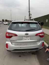 سورنتو ١٤ أمريكي sxفول حادث بنيد وباب الجانبي صبغ فقط السعر المطلوب ١٥...