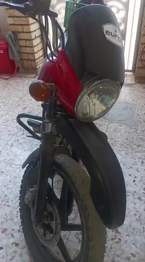 السلام عليكم 
دراجه البيع 
الدراجه كامه المكينه
والورتق ضيعه
سعره 700 بيه مجال الشراي
***********
