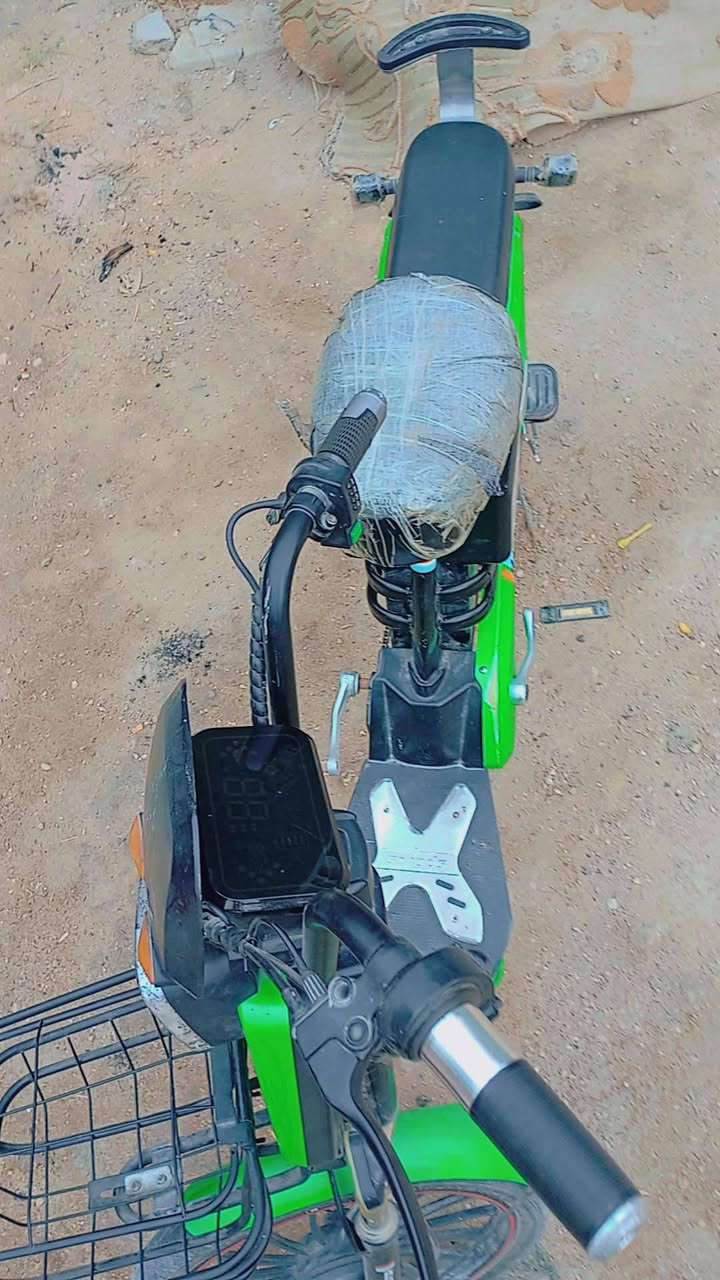 سلام عليكم عندي درجة شحن للبيع المكان كربلاء البرهميه الدراجه نضيفه 80%الرقم ‏
‏‪0770 717 5976‬‏ امتواجد على الفيس #
