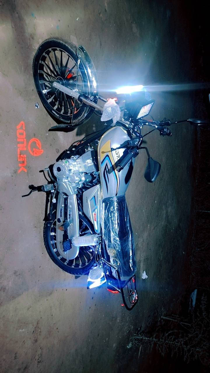 سلام عليكم
موطور سيفان سولنك موديل 25 مستخدم 20
يوم
للبيع او مراوس بستوته نضيفه 
حسب القناعه المكان بيجي قريت البعيجي 
هاتف ***********
