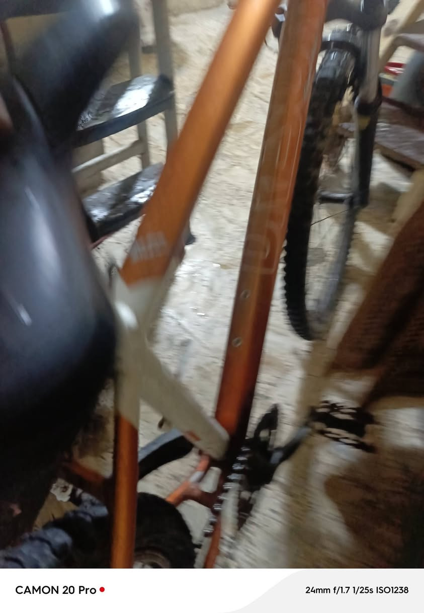 بايك استعراضي 😅 ذهبي لونه وابيض نضيف البايسكل دسكات وماسحه لشه حلو نضيفها وياه وياله هماتين يعني ٤ وياله مستعجل على بيعته


**إذا كنت صاحب هذا الإعلان وتريد حذفه لأي سبب، رجاءا أرسل رسالة إلى الدعم الفني**