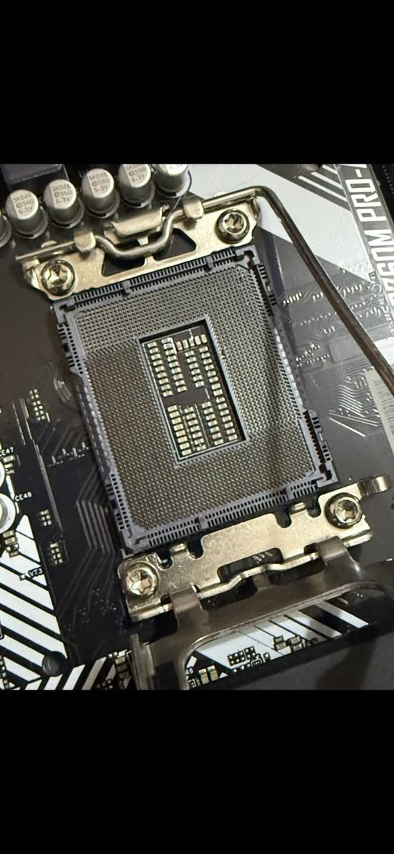 بورد B760m pro a ddr5 بورد نضيف وجديد جاي اشده نعوجت ذني البنات مال مكان الرام يعني 2 يشتغلن و 2 واكفات للبيع او مراوس بشاشه حجم 27 مومهم البراند بغداد *********** واتساب
