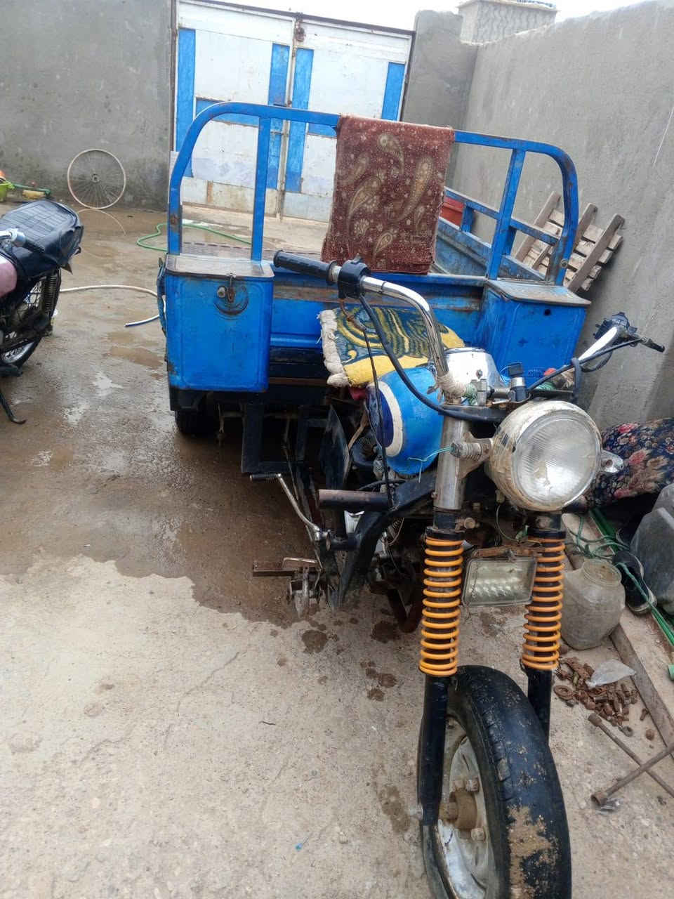 السلام عليكم ستوته للبيع موديل 2012 رقم الستوته زينه بس عوزه شويه نقوصات السعر مليون 100 مو شراي لا تعبني هاذه رقمي ***********
