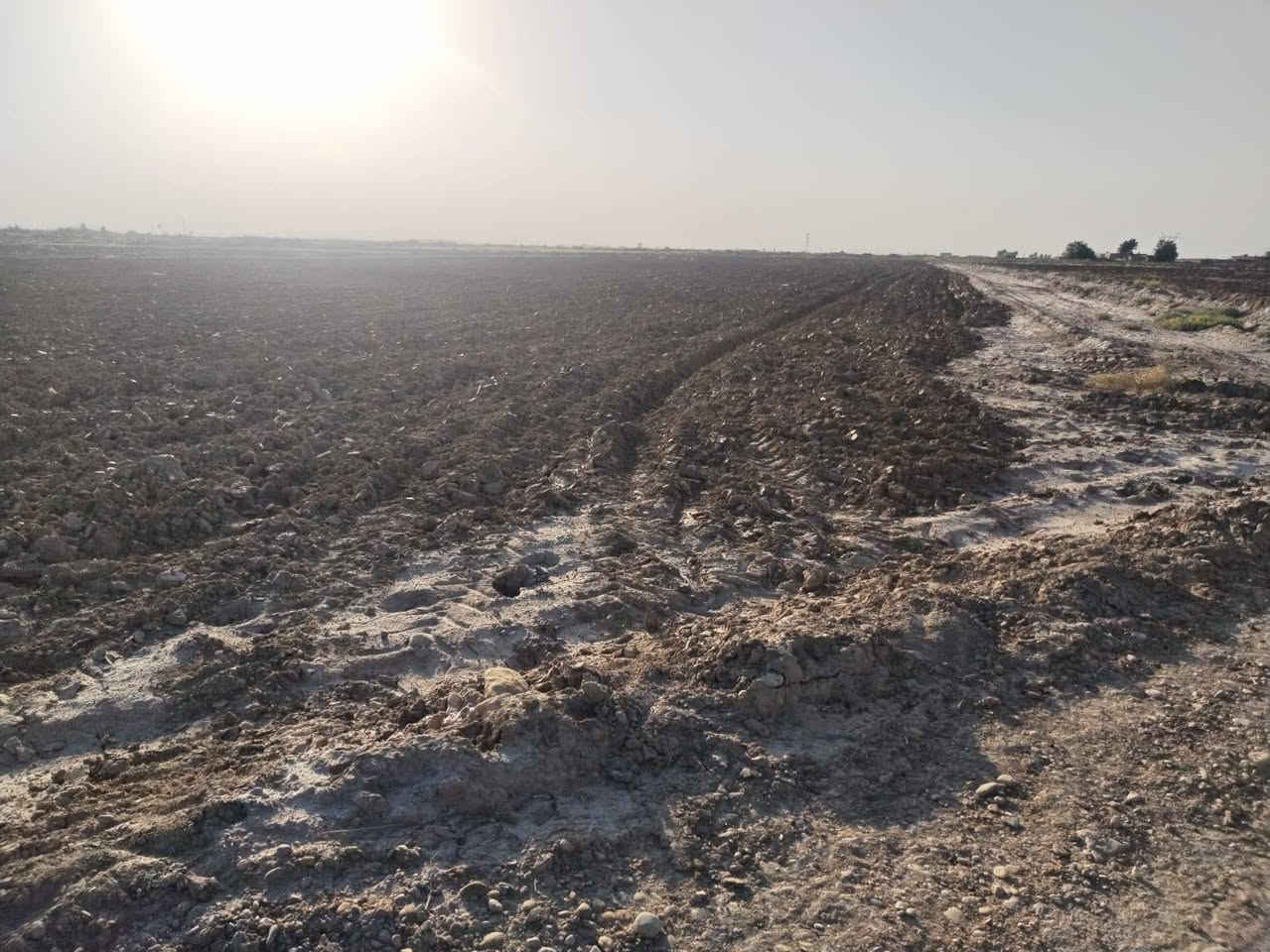 13دونم للبيع ع طريق بغداد فوك من مشروع المرور بيه ماء كهرباء الاتصال على الرقم الواتساب *********** ***********
