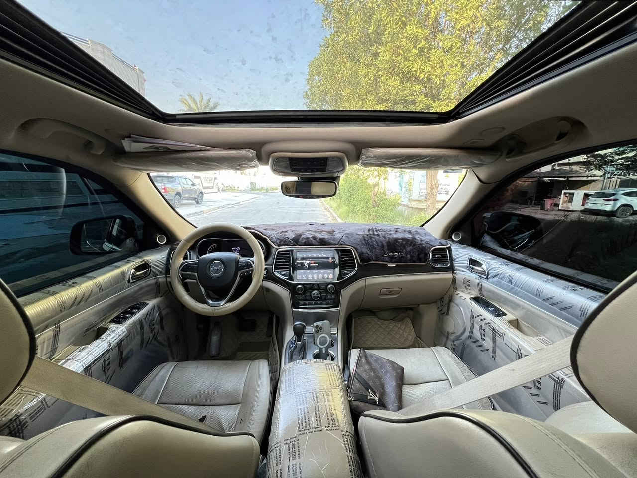 السلام عليكم جيب اوفر لاند للبيع موديل 2019 ارتي لون بحري مميز سيارة فول ام الرادار رقم بغداد بسمي حادثه سرقة جاملغات بدون دواخل سيارة اعلى فئة معروفة مواصفات تجي فول حتى جكات عارضها 198 وبي مجال بسيط *********** مكاني بغداد
