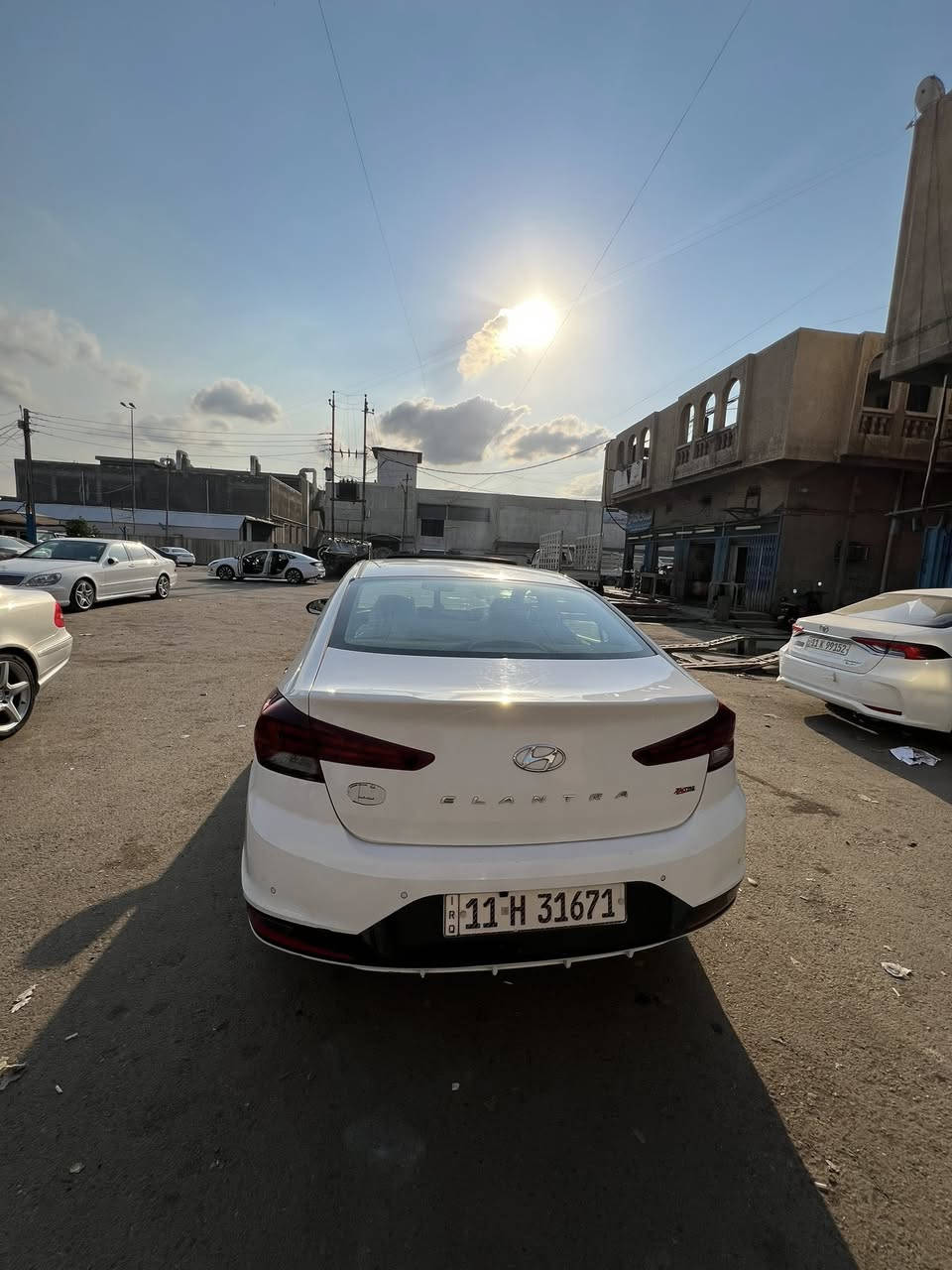 سلام عليكم النترا للبيع 2020خليجي فول فتحه شاشه بصمه صدر محرك مكفول كامل وسياره هم بس ما عده الباب الخلفي من يم السايق بي ضربه شبرين ويم الصدر الجاملغ بي بارد شبر سياره خير من الله وكدامك  وسياره بسمي  ***********
