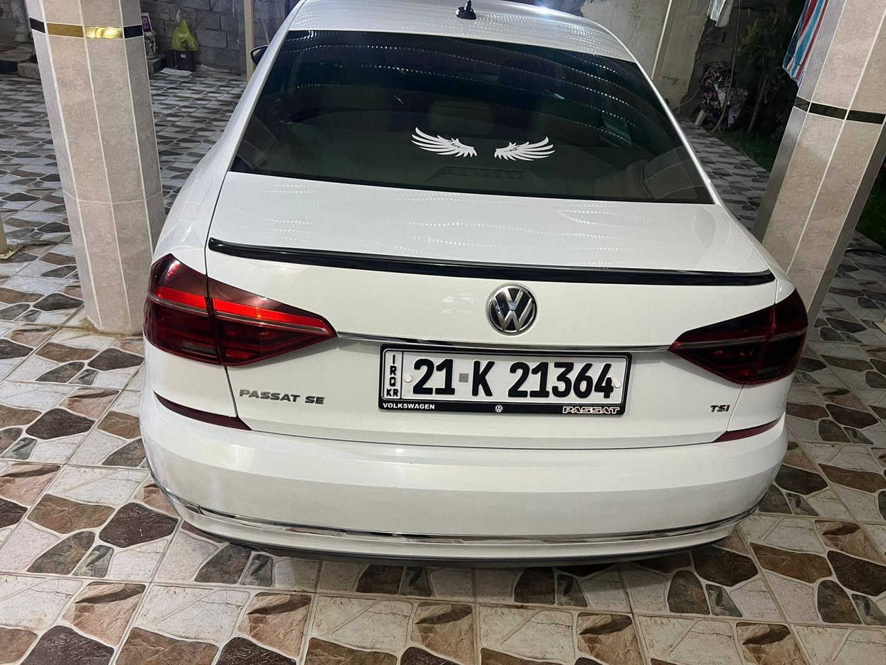 السلام عليكم
فوكس واكن (باسات) 2018 للبيعtsi 
الون ابيض
وارد امريكي حادثها (جاملوغ خلفي وتبديل قبغ صندوق)
رقم اسليمانيه 
مواصفاتها 
شاشه كبيره +لمس
كامرة خلفية 
كروس تحكم بالسرعة 
وتحديد مسار 
وتنته 
بدون دواخل وبدون شاصي 
وباقي المواصفات المعروفة 
مكان السيارة ديالى 
السعر  165
رقم :
‏    ‭***********
